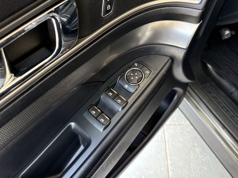 Used 2019 Ford Explorer XLT w/ Equipment Group 202A FWD image 15