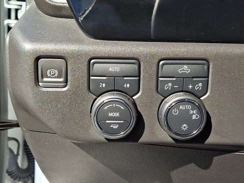 Used 2024 Chevrolet Silverado 1500 LT AWD/4WD image 25