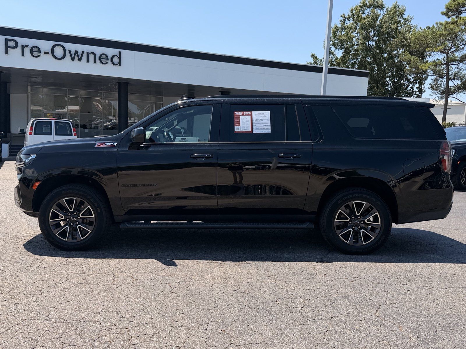 Used 2021 Chevrolet Suburban Z71 w/ Rear Media and Nav Package AWD/4WD image 9