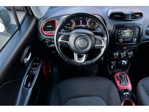 Used 2015 Jeep Renegade Trailhawk image 6