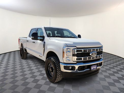 Used 2024 Ford F250 XLT w/ FX4 Off-Road Package AWD/4WD image 6