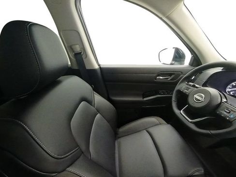 Certified 2024 Nissan Pathfinder SL w/ Black Appearance Package AWD/4WD image 39