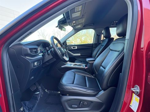 Used 2020 Ford Explorer XLT w/ Equipment Group 202A image 28