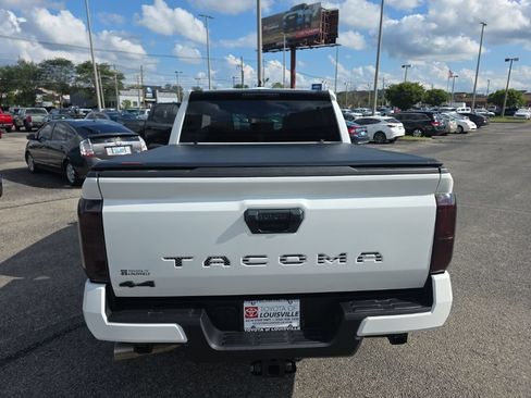 Certified 2025 Toyota Tacoma SR5 AWD/4WD image 5