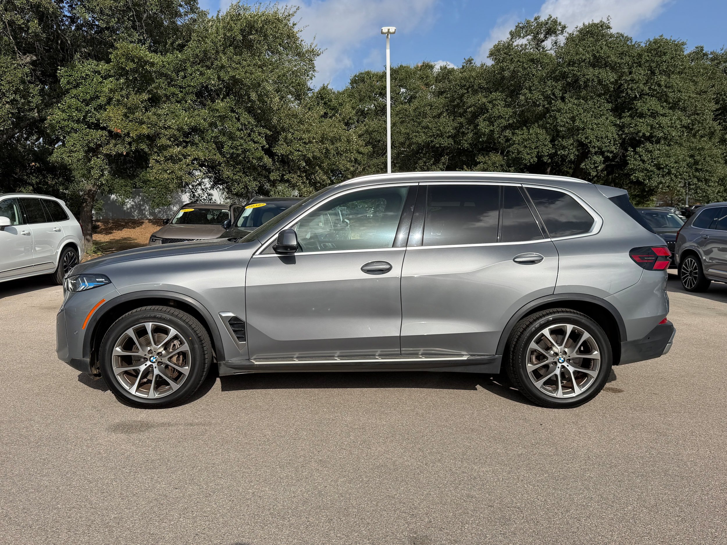 Used 2024 BMW X5 xDrive40i AWD/4WD image 3
