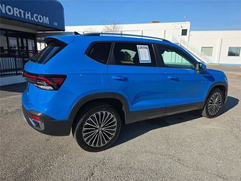 Used 2025 Volkswagen Taos SE image 3