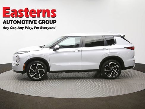 Used 2024 Mitsubishi Outlander SE image 60