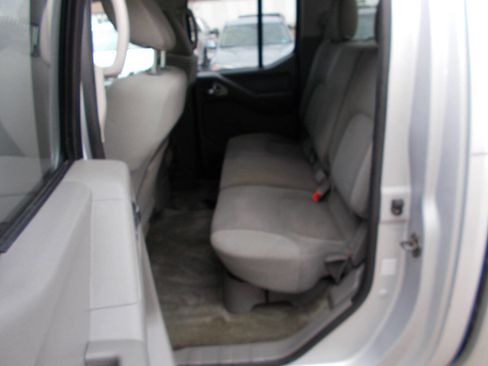 Used 2011 Nissan Frontier S image 15