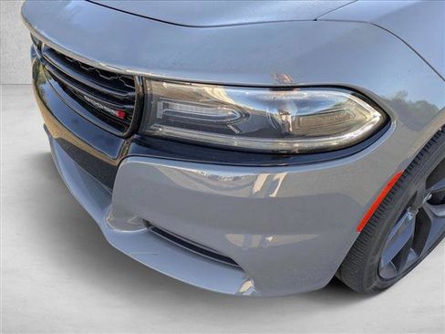 Used 2019 Dodge Charger SXT w/ Blacktop Package RWD image 9