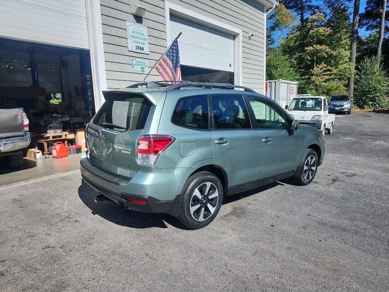 Used 2017 Subaru Forester 2.5i Premium w/ All-Weather Package AWD/4WD image 4