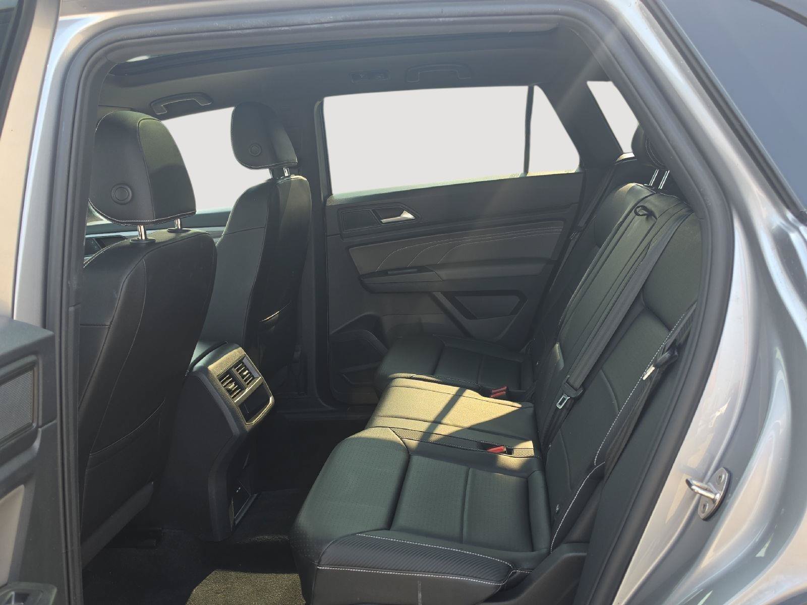 Certified 2023 Volkswagen Atlas Cross Sport SE w/ Panoramic Sunroof Package AWD/4WD image 6