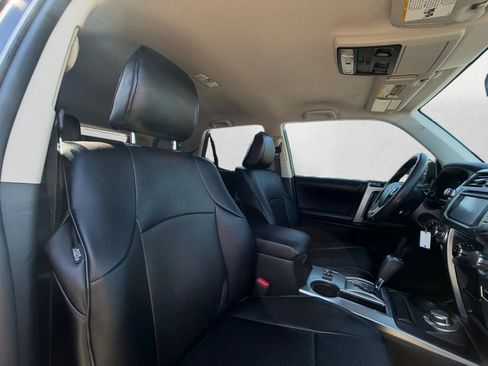 Used 2018 Toyota 4Runner SR5 AWD/4WD image 20