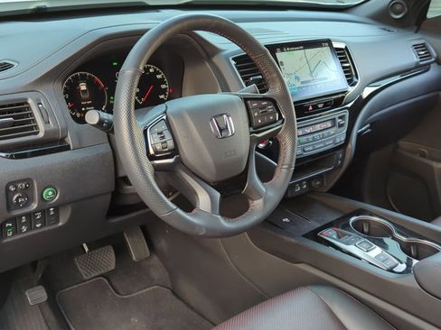 Used 2025 Honda Ridgeline Black Edition image 9