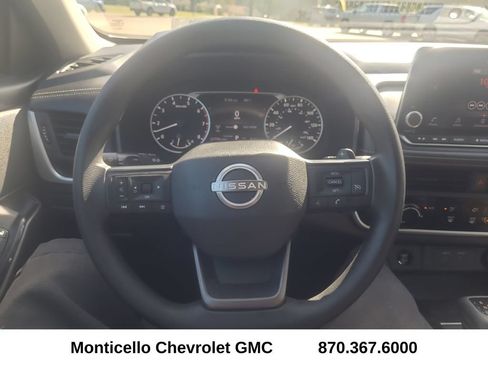 Used 2025 Nissan Rogue S FWD image 15