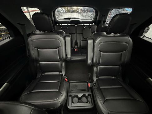 Used 2021 Ford Explorer XLT w/ Equipment Group 202A image 31