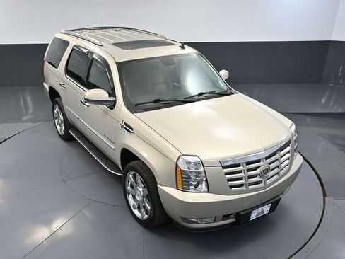 Used 2011 Cadillac Escalade Luxury image 60