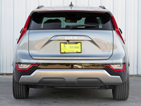 Used 2023 Kia Niro SX Touring image 10