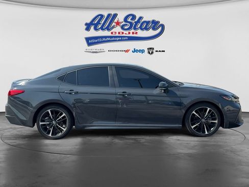 Used 2025 Toyota Camry SE FWD image 4