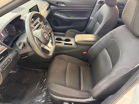 Used 2025 Nissan Altima 2.5 SV FWD image 5
