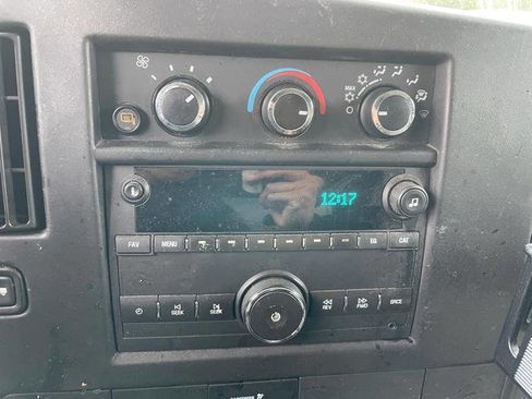 Used 2016 Chevrolet Express 2500 image 31