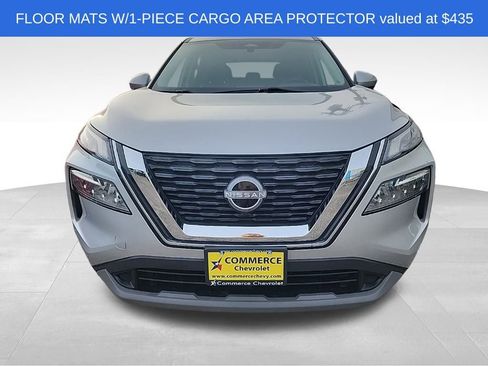 Used 2023 Nissan Rogue SV image 2