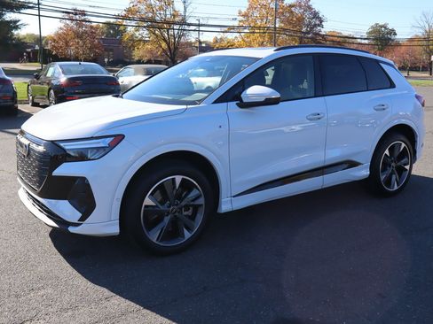 Used 2024 Audi Q4 e-tron Premium Plus w/ Premium Plus image 1