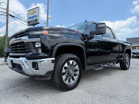 Used 2024 Chevrolet Silverado 2500 LT AWD/4WD image 2