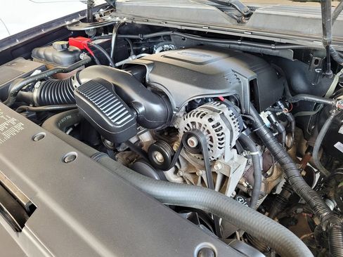 Used 2013 Chevrolet Avalanche LTZ AWD/4WD image 12