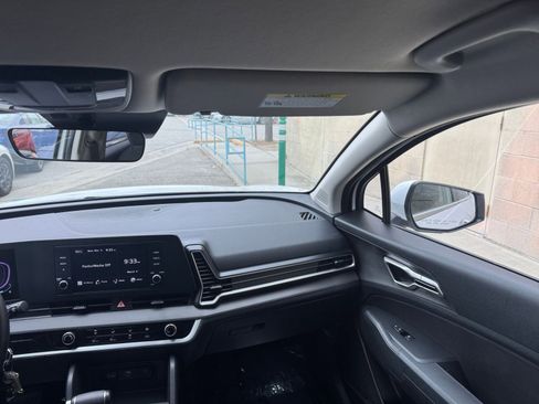 Used 2025 Kia Sportage LX image 34