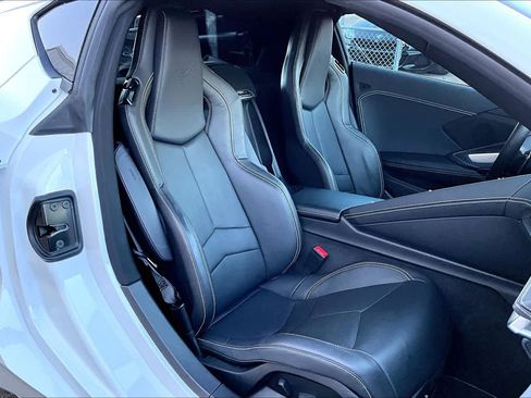 Used 2022 Chevrolet Corvette Stingray Coupe w/ Z51 Performance Package image 8