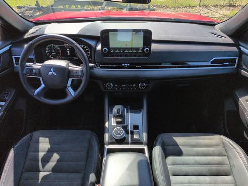 Used 2023 Mitsubishi Outlander SE Black Edition image 28