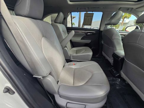 Used 2023 Toyota Highlander Platinum image 15