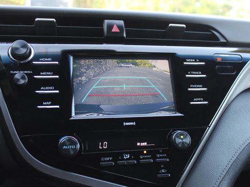 Used 2020 Toyota Camry SE FWD image 32