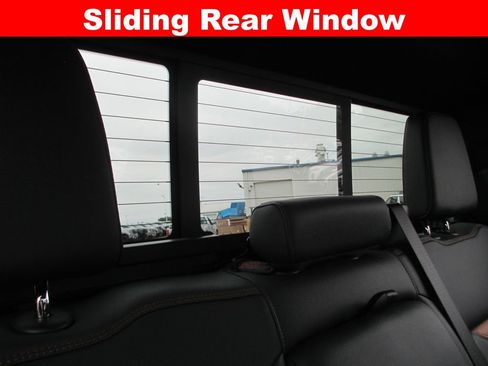 Used 2024 GMC Sierra 1500 AT4 w/ Technology Package AWD/4WD image 23