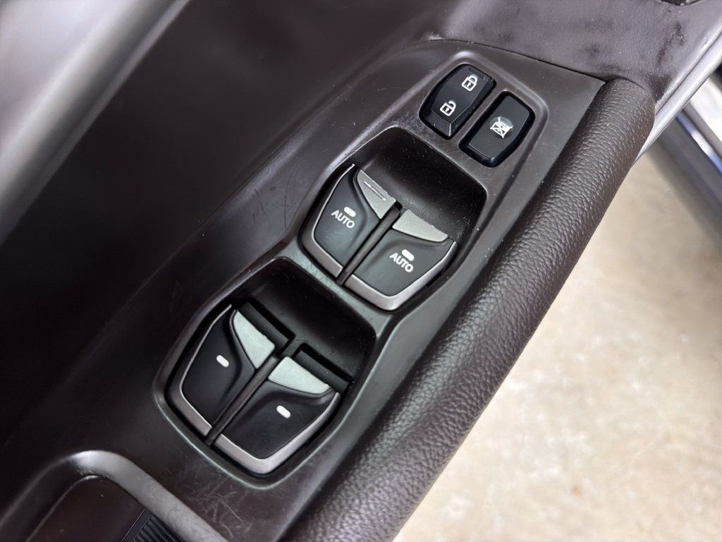 Used 2017 Hyundai Santa Fe Limited FWD image 18