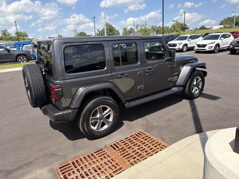 Used 2022 Jeep Wrangler Unlimited Sahara w/ LED Lighting Group AWD/4WD image 11