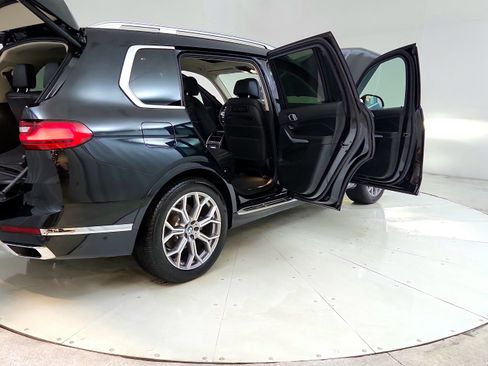 Used 2022 BMW X7 xDrive40i w/ Premium Package AWD/4WD image 12