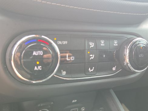 Used 2021 Chevrolet TrailBlazer ACTIV w/ Sun and Liftgate Package FWD image 18