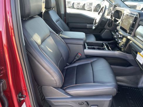 New 2026 Ford F250 Lariat w/ Black Appearance Package image 31