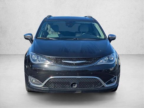 Used 2018 Chrysler Pacifica Limited w/ Advanced Safetytec Group image 2