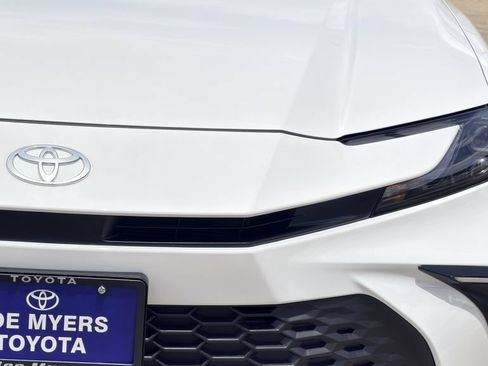 Used 2026 Toyota Camry SE FWD image 5