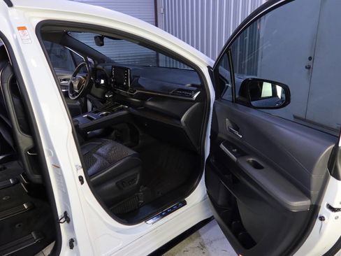 Used 2023 Toyota Sienna XSE image 12