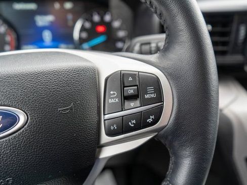 Used 2023 Ford Explorer XLT AWD/4WD image 23