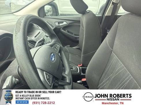 Used 2016 Ford Focus SE w/ SE Power Seat Package image 9