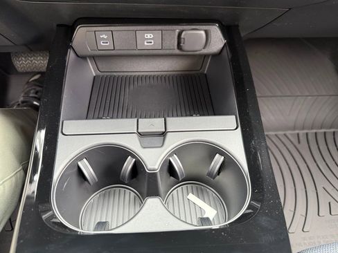 New 2026 Toyota Prius LE image 25