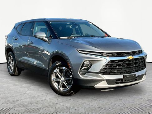 Used 2023 Chevrolet Blazer LT AWD/4WD image 3