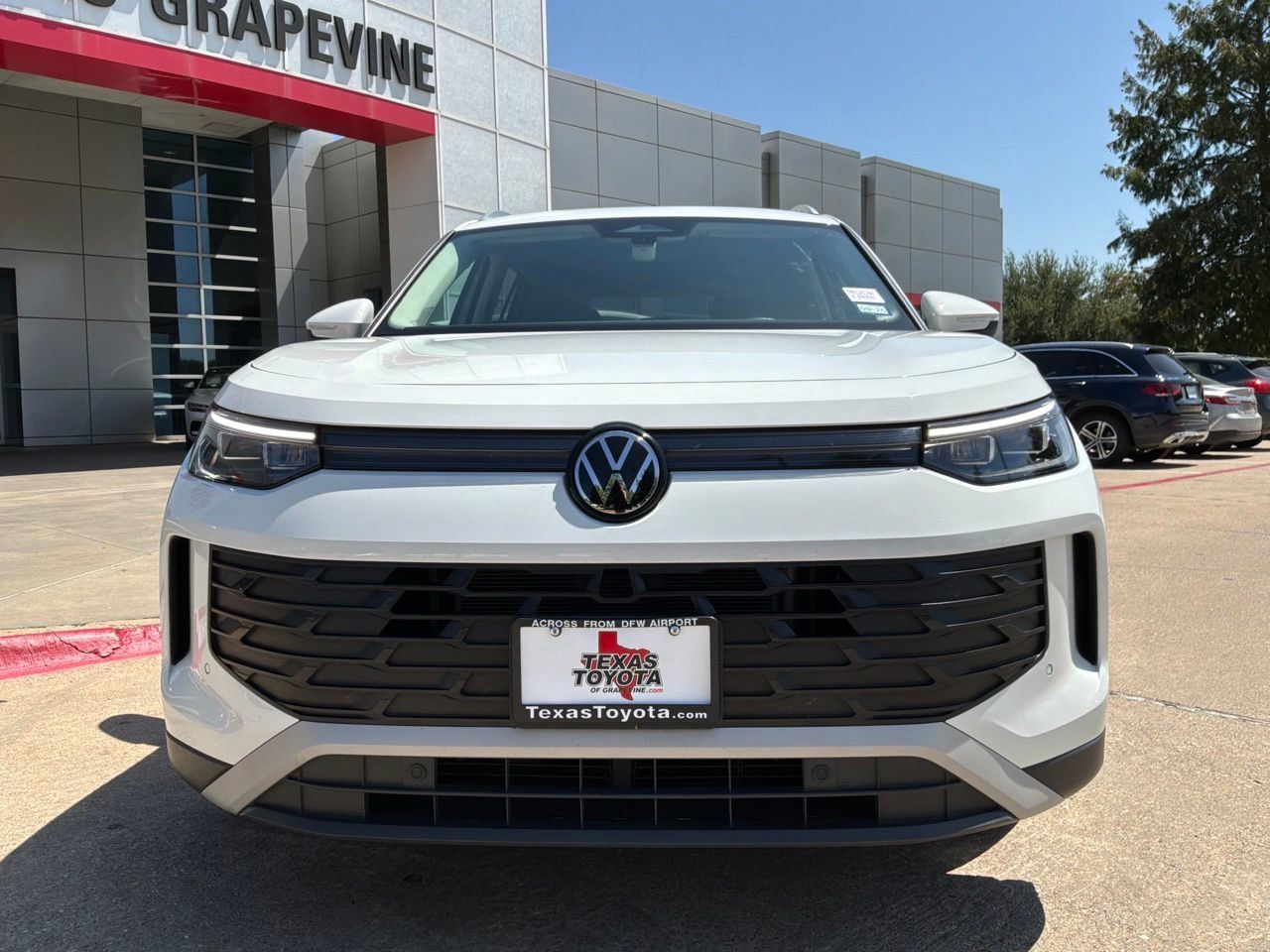 Used 2026 Volkswagen Tiguan SE FWD image 3