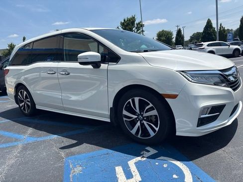 Used 2019 Honda Odyssey Elite image 3