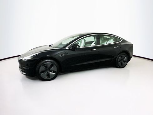 Used 2019 Tesla Model 3 Standard Range Plus image 4