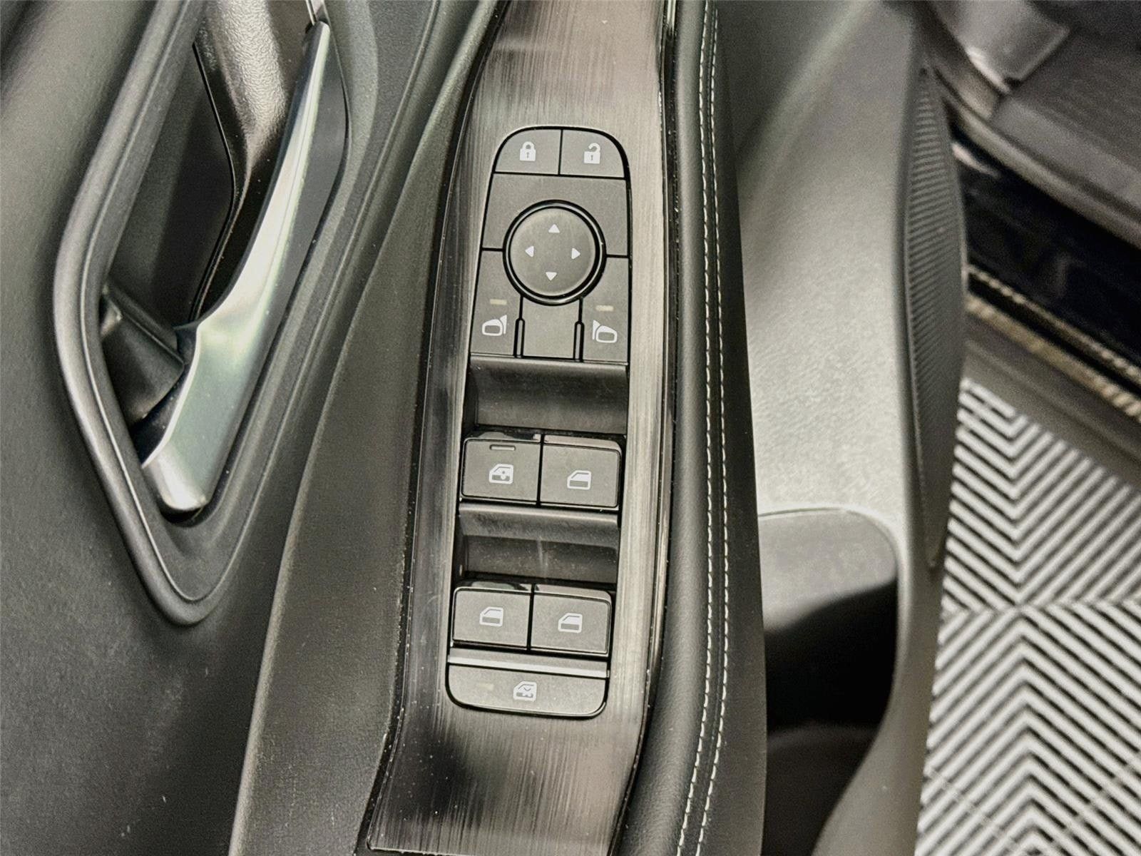 Certified 2026 Nissan Rogue SV FWD image 18